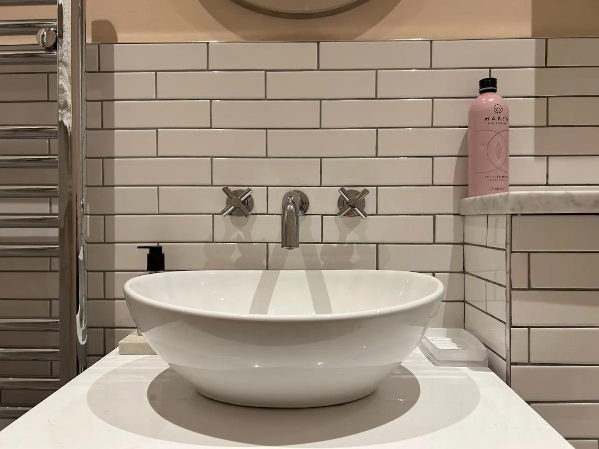 Bath Accommodation, Near City With Free Parking And High Speed Wi-Fi Homestay